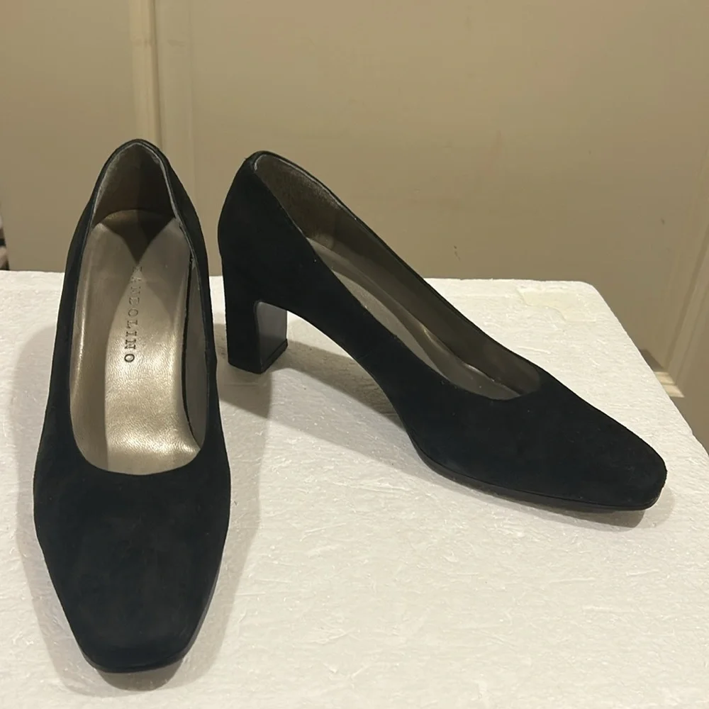 Bandolino suede leather slip on heels pumps from Nordstrom women Size 6.5 black